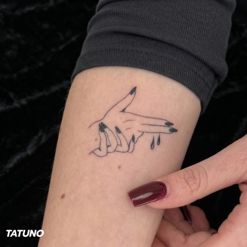 Tatuaż półtrwały zabójczy manicure
