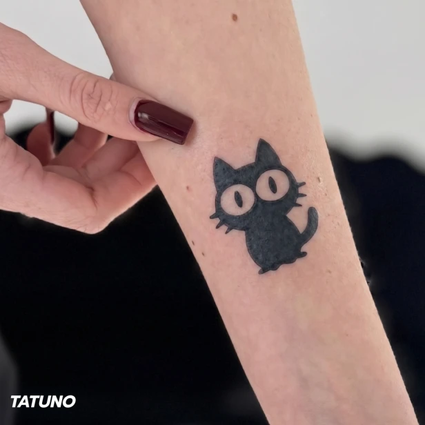 Tatuaż półtrwały koci zdziw