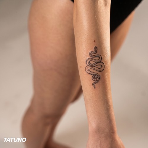 Tatuaż półtrwały wężowy twist