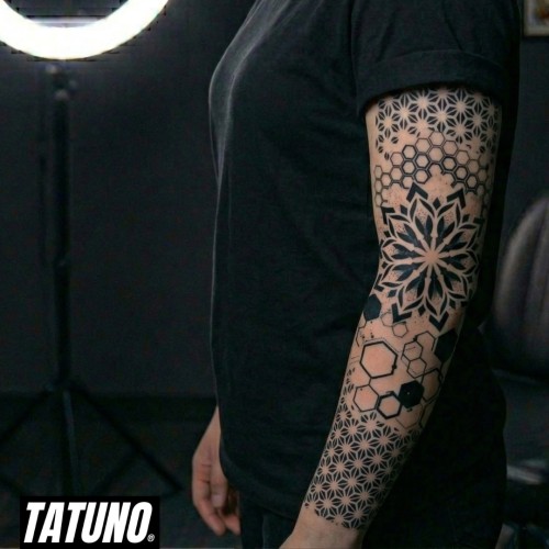 Tatuaż półtrwały rękaw mandala hexagon