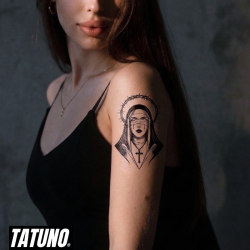 Tatuaż półtrwały ślepa wiara